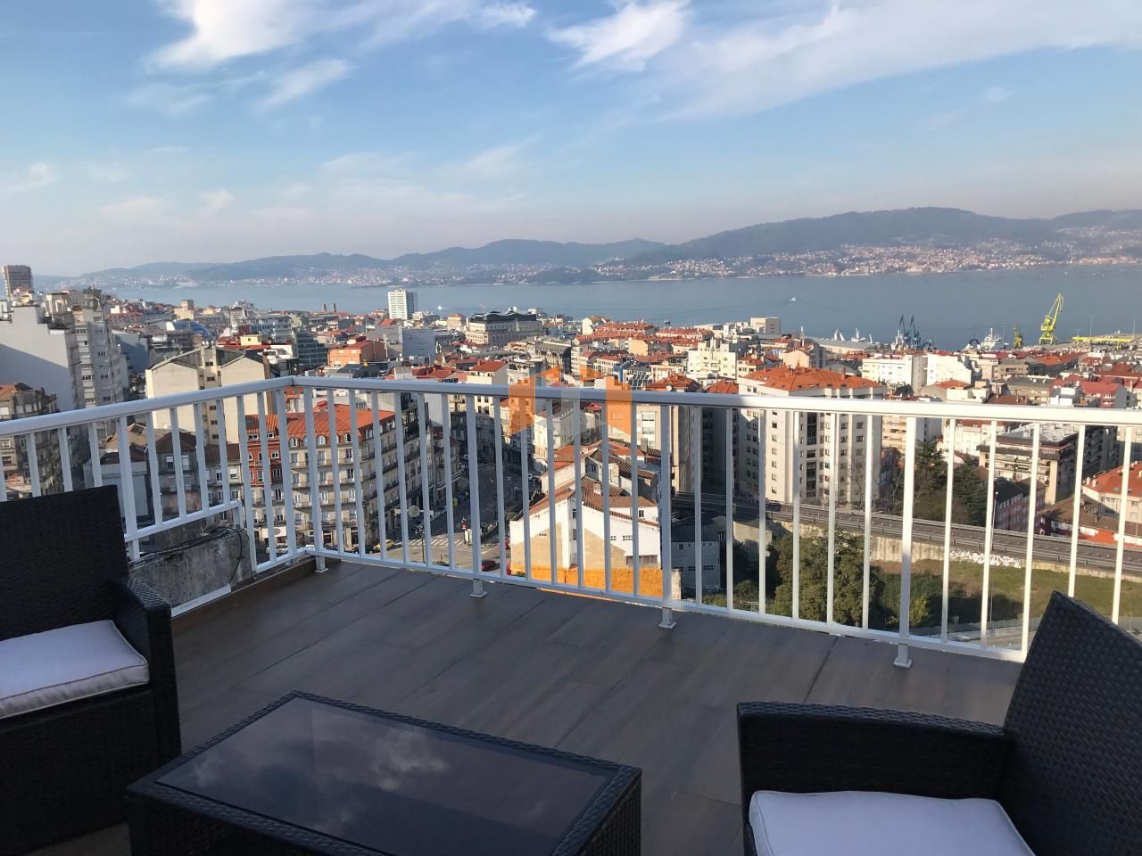 Terraza de Ático de alquiler en Vigo  con Calefacción, Terraza y Amueblado