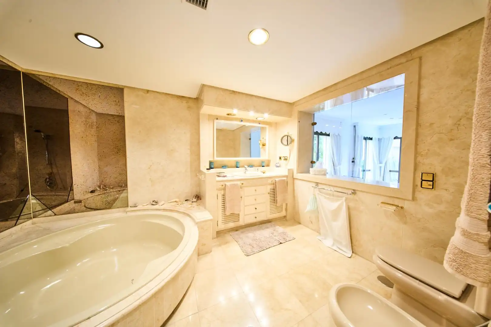 Baño de Casa o chalet en venta en Marbella con Aire acondicionado, Calefacción y Jardín privado
