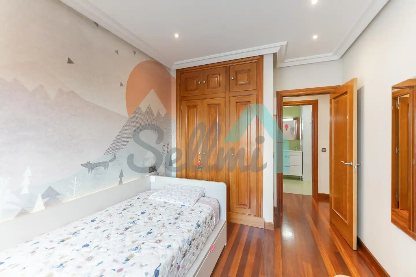 Bedroom of Flat for rent in Oviedo   with Heating, Parquet flooring and Furnished