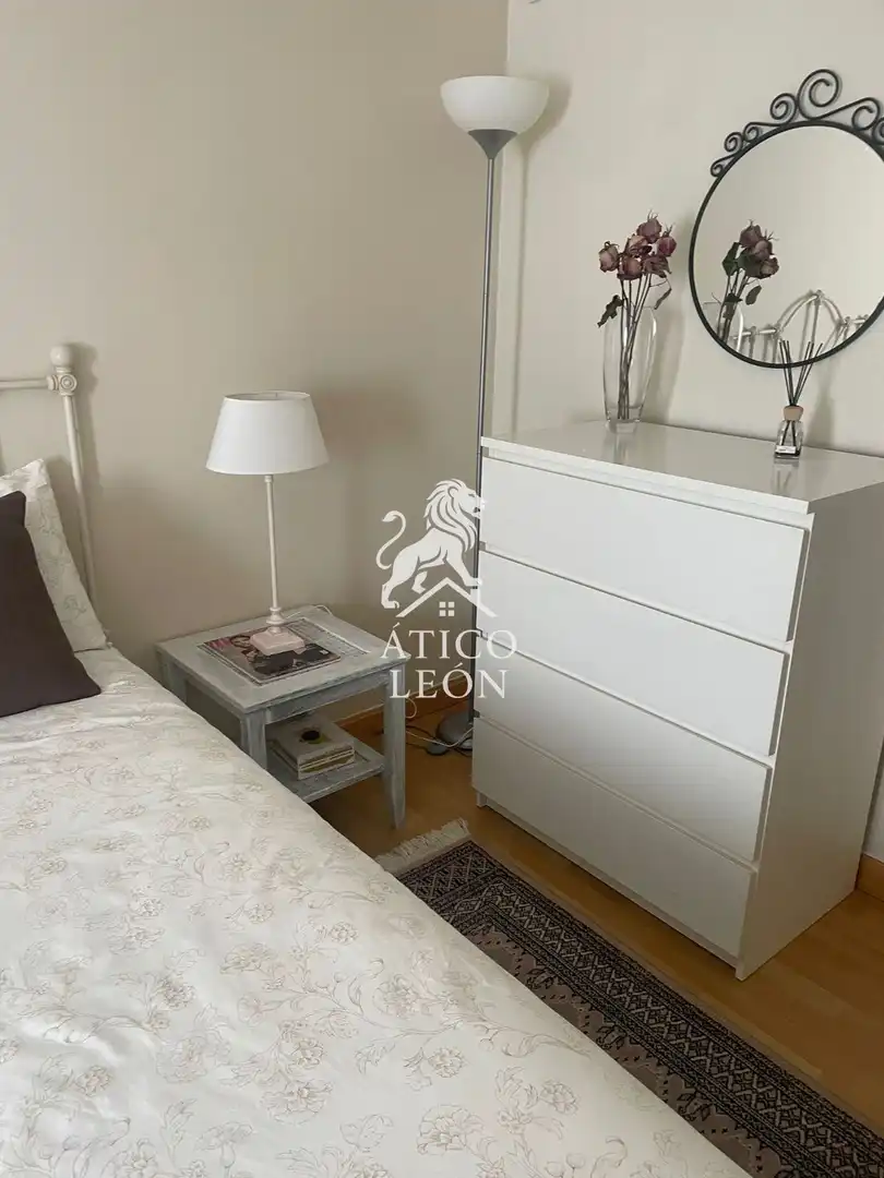 Habitación de Piso en venta en León Capital  con Calefacción y Trastero