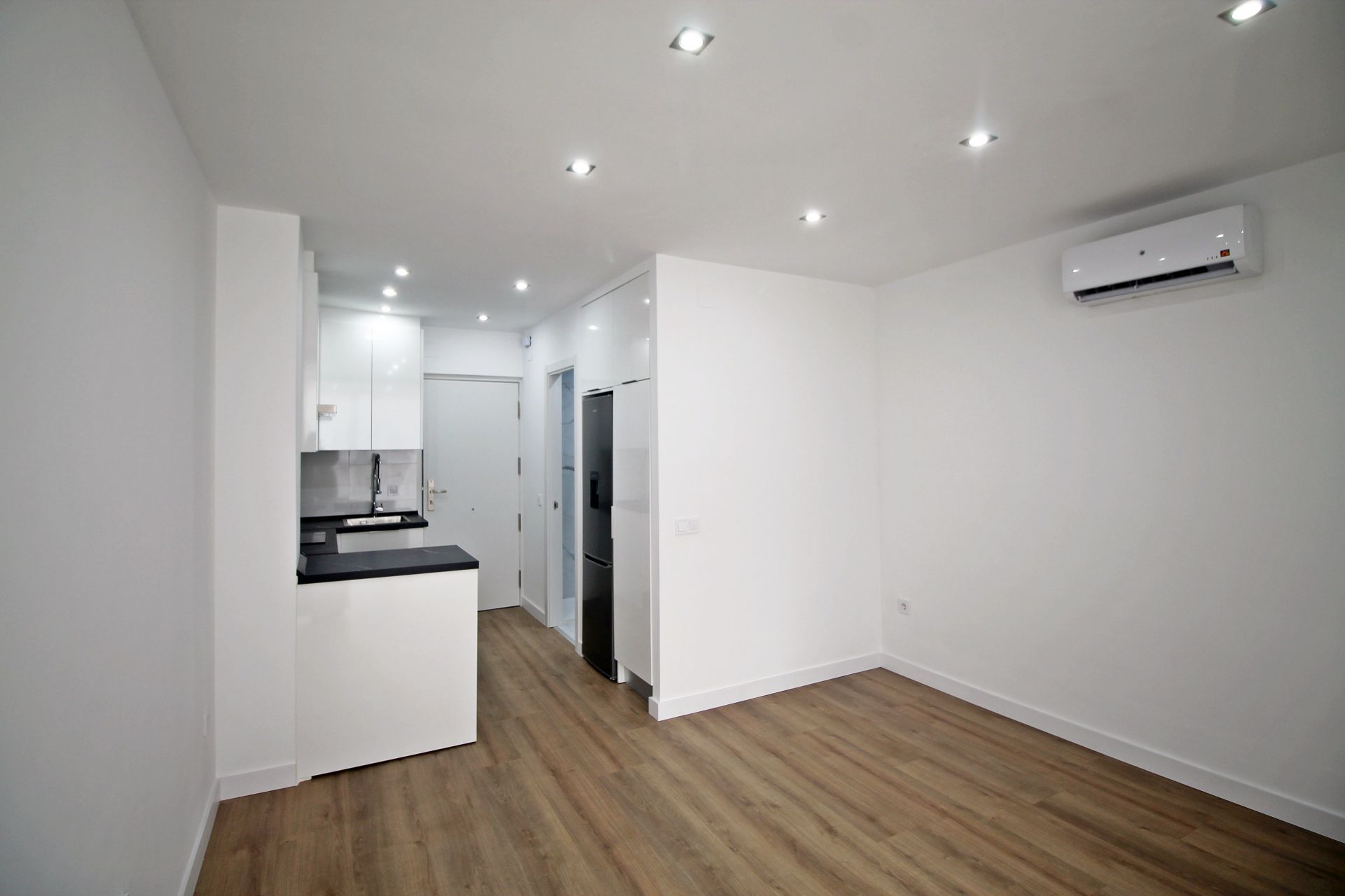 Kitchen of Study for sale in Benalmádena  with Air Conditioner, Heating and Terrace