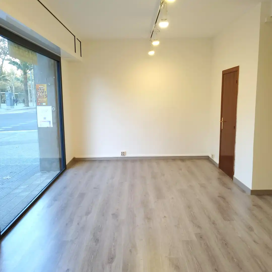 Bedroom of Commercial properties for sale in Barcelona  with Parquet flooring