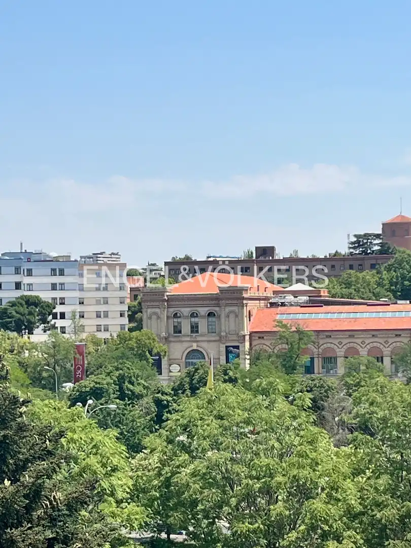 Vista exterior de Àtic de lloguer en Madrid amb Aire condicionat, Calefacció i Terrassa
