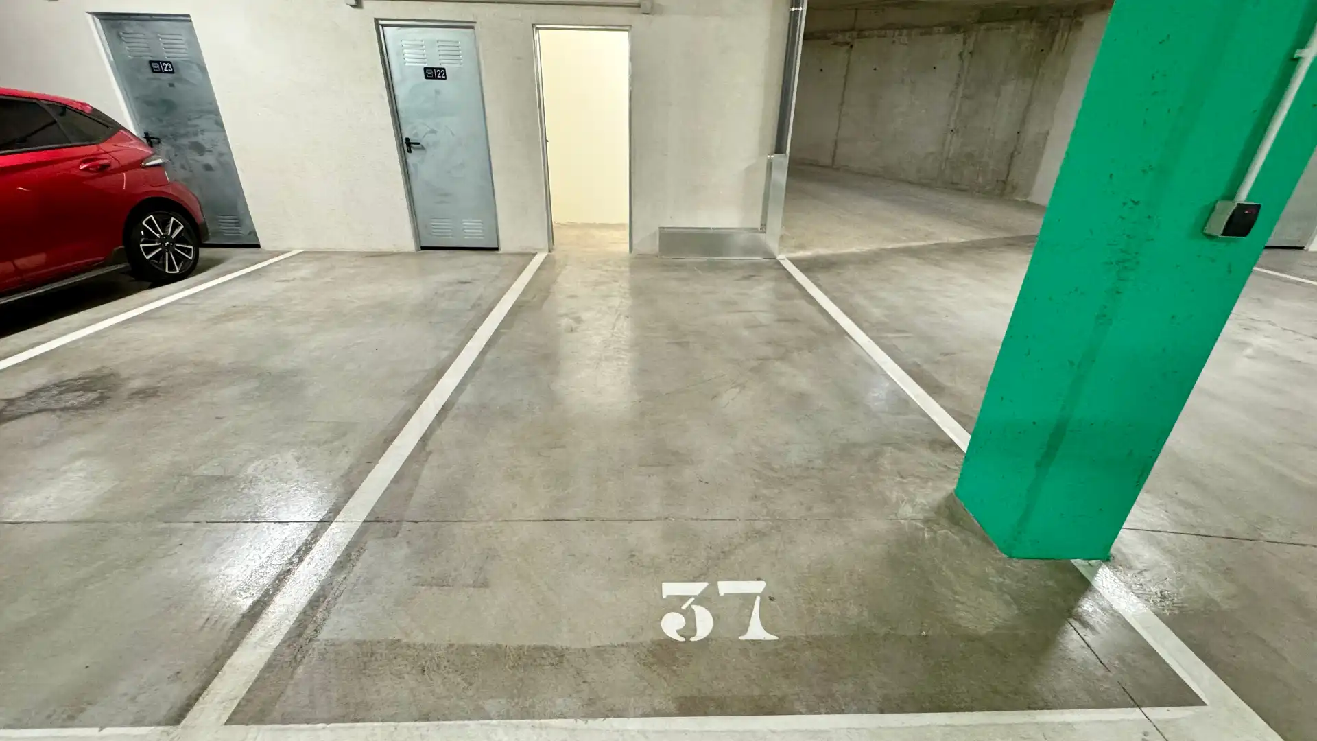 Parking de Piso en venta en Gijón  con Calefacción, Parquet y Terraza