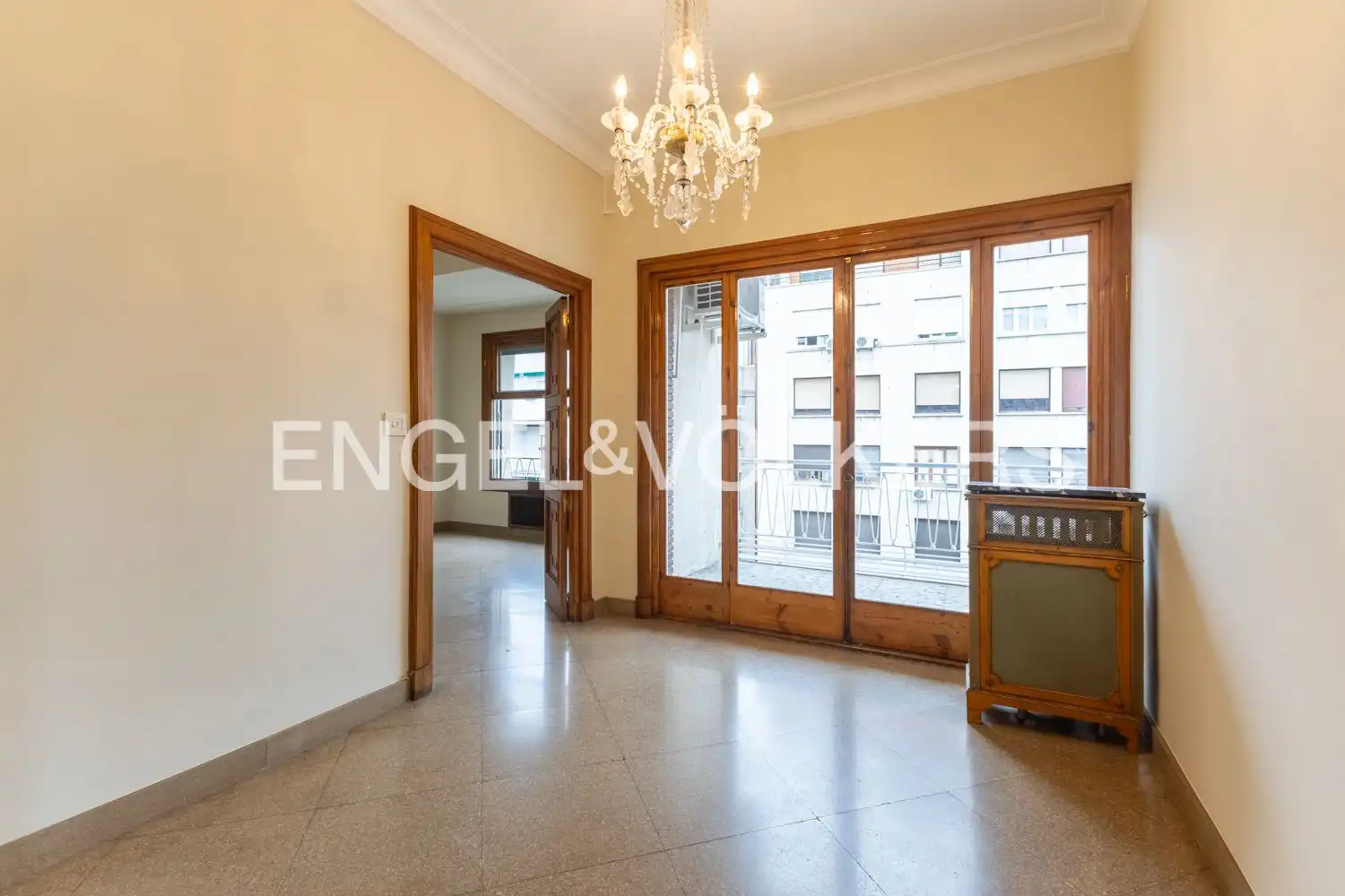 Wohnung zur Miete in Valencia mit Klimaanlage, Heizung und Terrasse