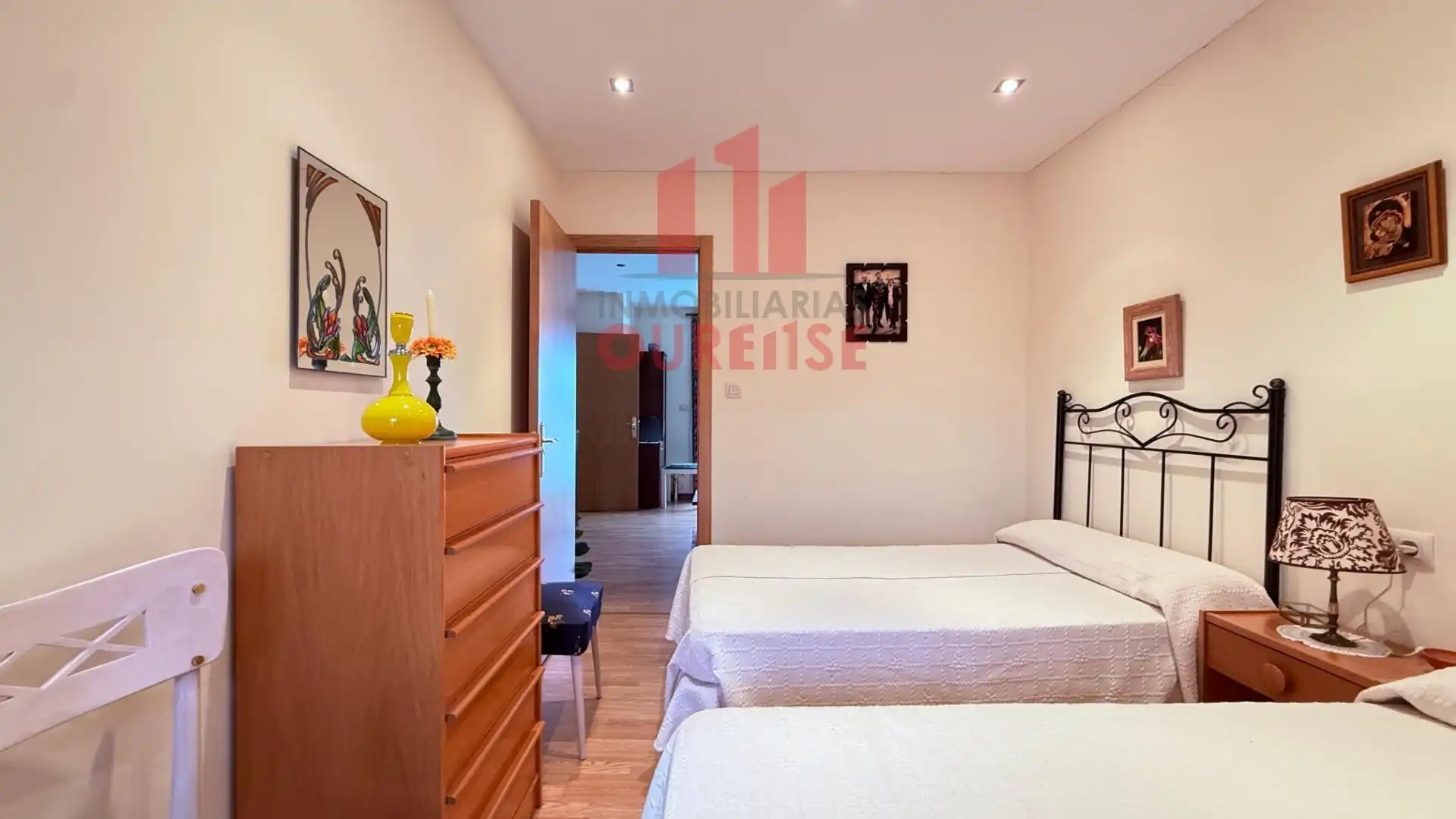 Dormitori de Casa o xalet en venda en San Cibrao das Viñas amb Terrassa i Moblat