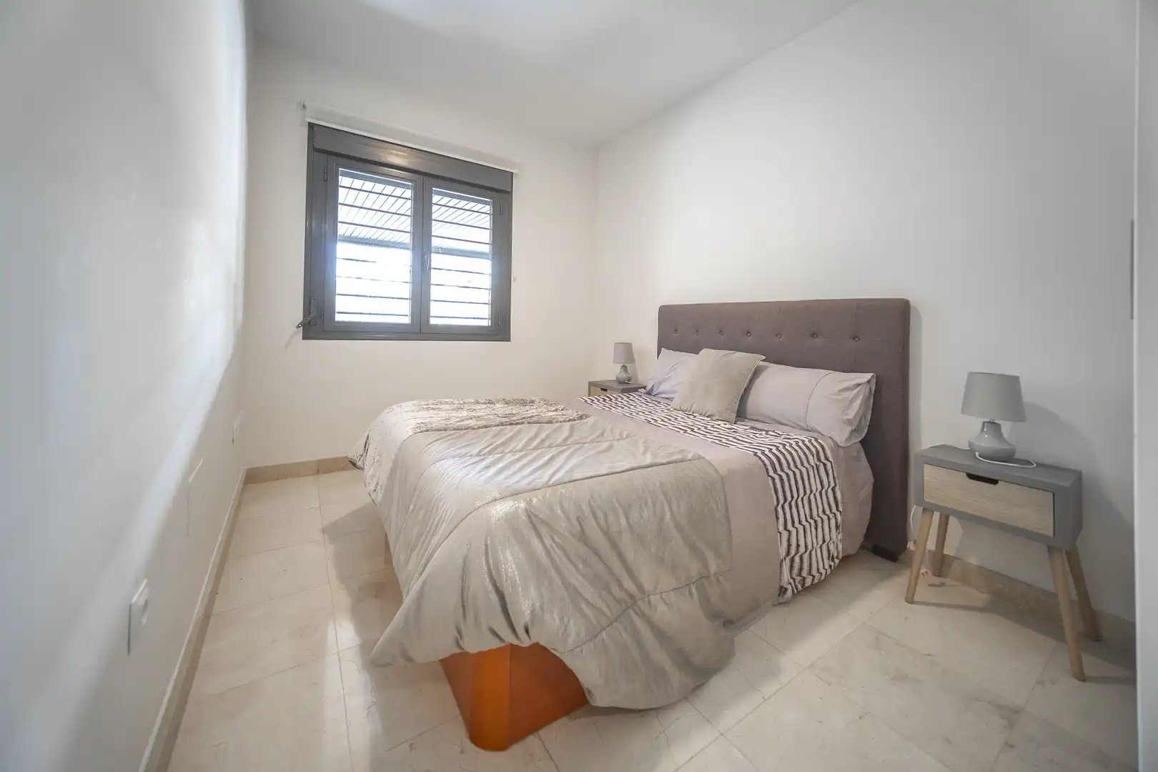 Bedroom of Flat for sale in Benahavís  with Air Conditioner, Heating and Private garden