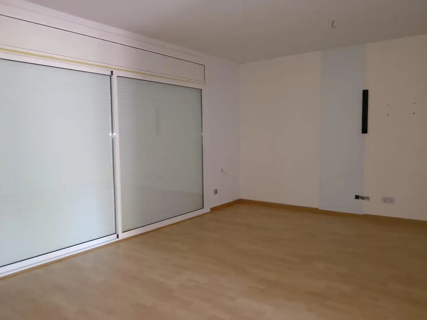 CHALET ADOSADO DE 200 M2 CON PISCINA EN RODA DE BARÀ, immagine 5