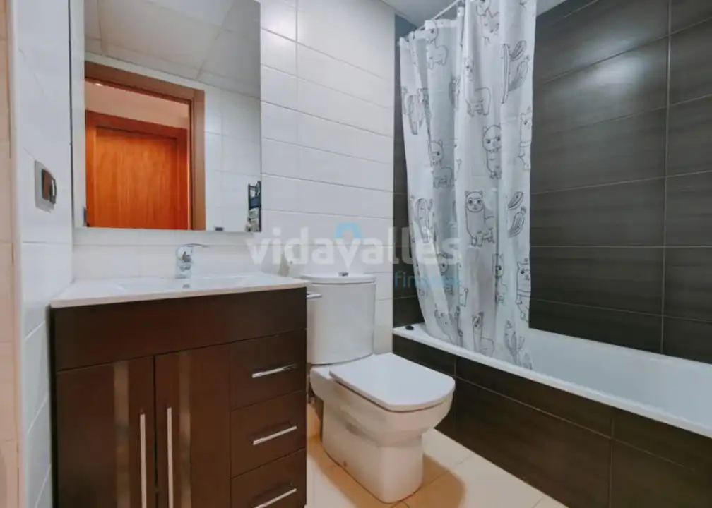 Baño de Piso en venta en Riells i Viabrea con Aire acondicionado, Calefacción y Horno