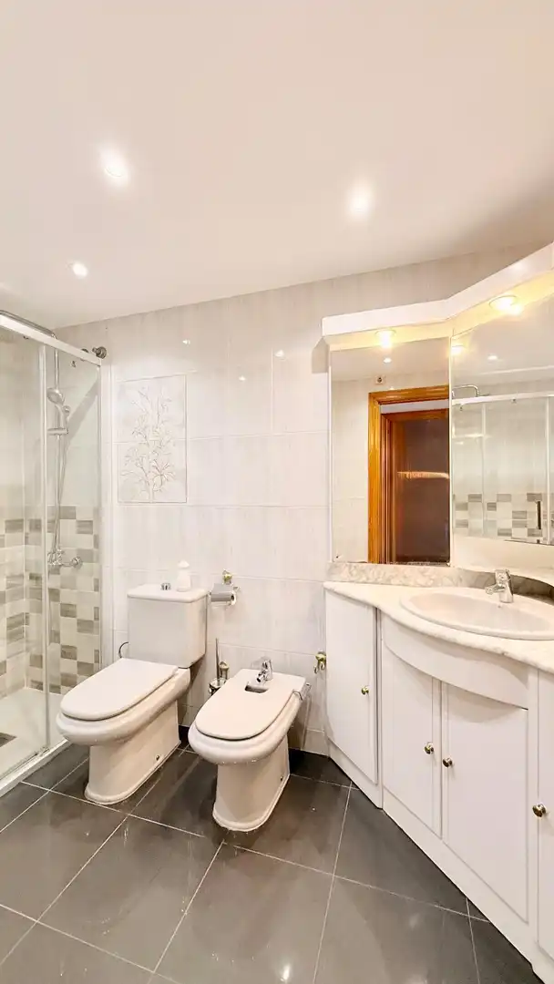 Bathroom of Flat for sale in Sant Joan Despí  with Air Conditioner, Heating and Terrace