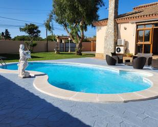 Piscina de Casa o xalet de lloguer en Chiclana de la Frontera amb Aire condicionat, Terrassa i Piscina