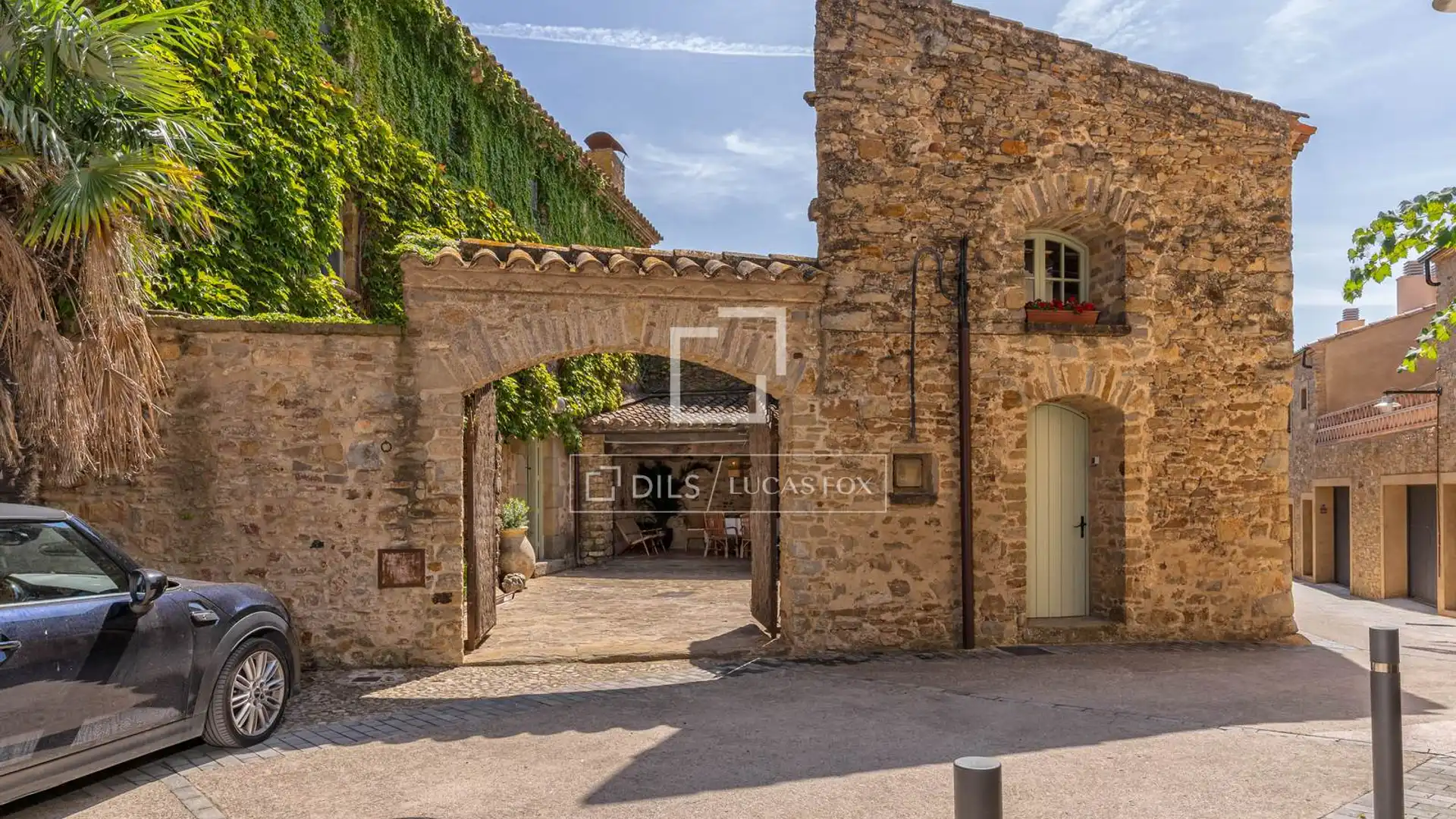 Exterior view of Country homes for sale in Gualta  with Air Conditioner, Heating and Private garden