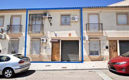 Vista exterior de Casa adosada en venda en Villafranca de Córdoba amb Aire condicionat, Calefacció i Balcó