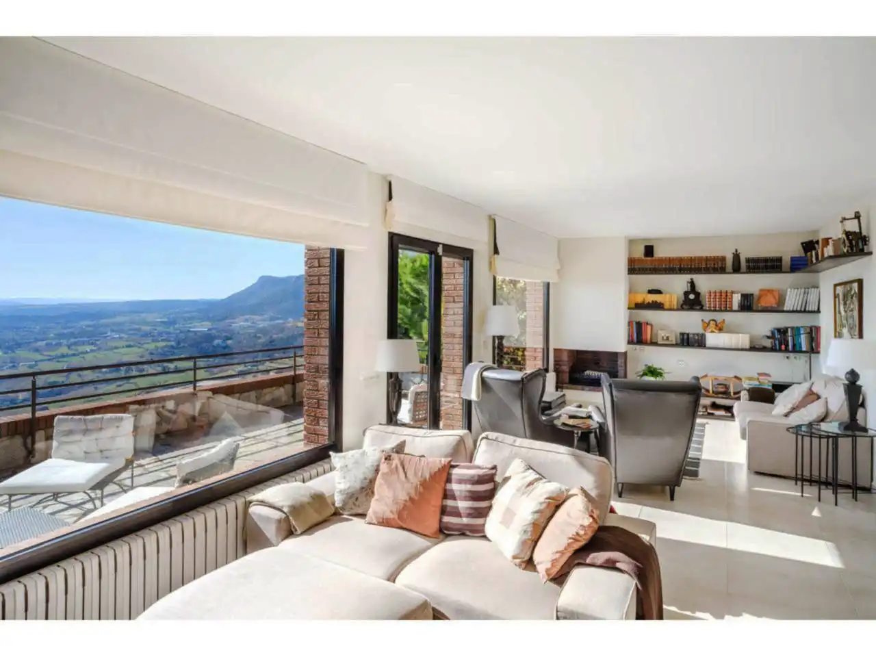 Villa con giardino in vendita a Berga, imagen 2
