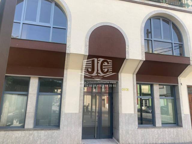 Local comercial en Alquiler en Calle SARAGOSSA en Jesús - Els Reguers