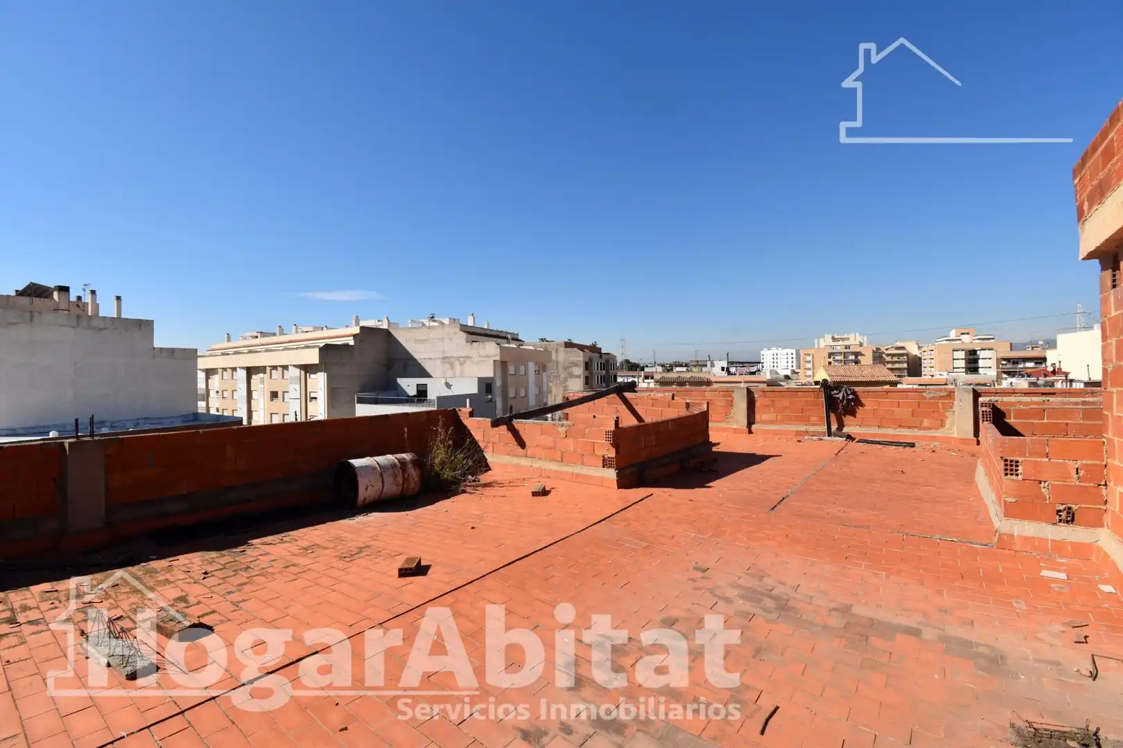 Vista exterior de Edifici en venda en Almazora / Almassora