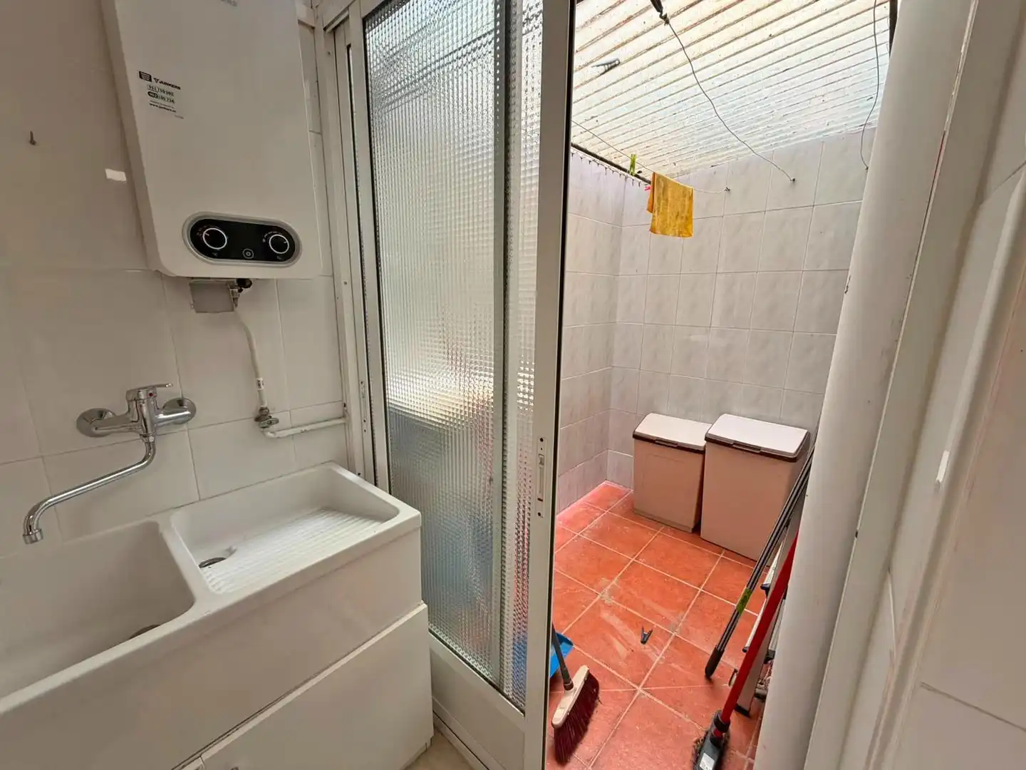 Badezimmer von Wohnung zum Verkauf in Alicante / Alacant mit Klimaanlage, Terrasse und Abstellraum