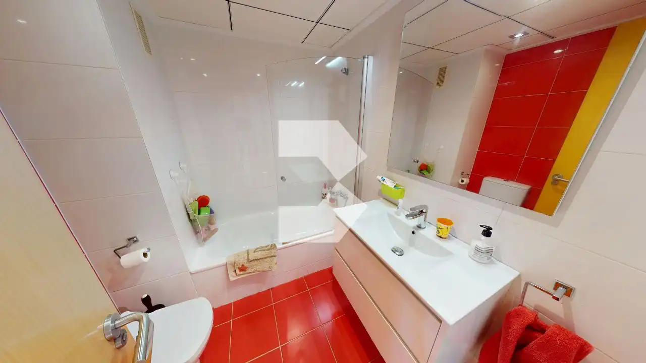 Badezimmer von Wohnung zum Verkauf in Alicante / Alacant mit Klimaanlage, Parkett und Terrasse