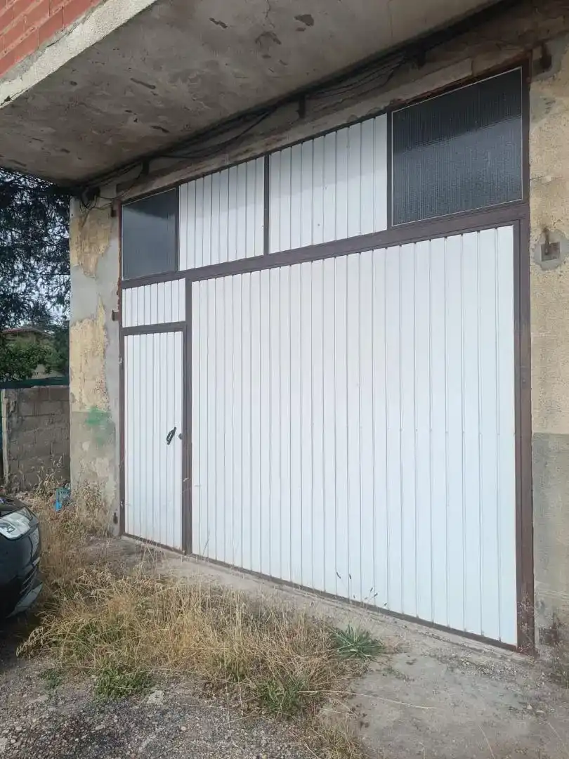 Außenansicht von Wohnung zum Verkauf in Valderrueda mit Abstellraum, Möbliert und Ofen