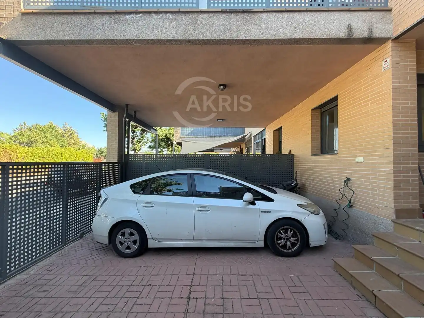 Aparcament de Casa adosada en venda en Ontígola amb Aire condicionat, Calefacció i Jardí privat
