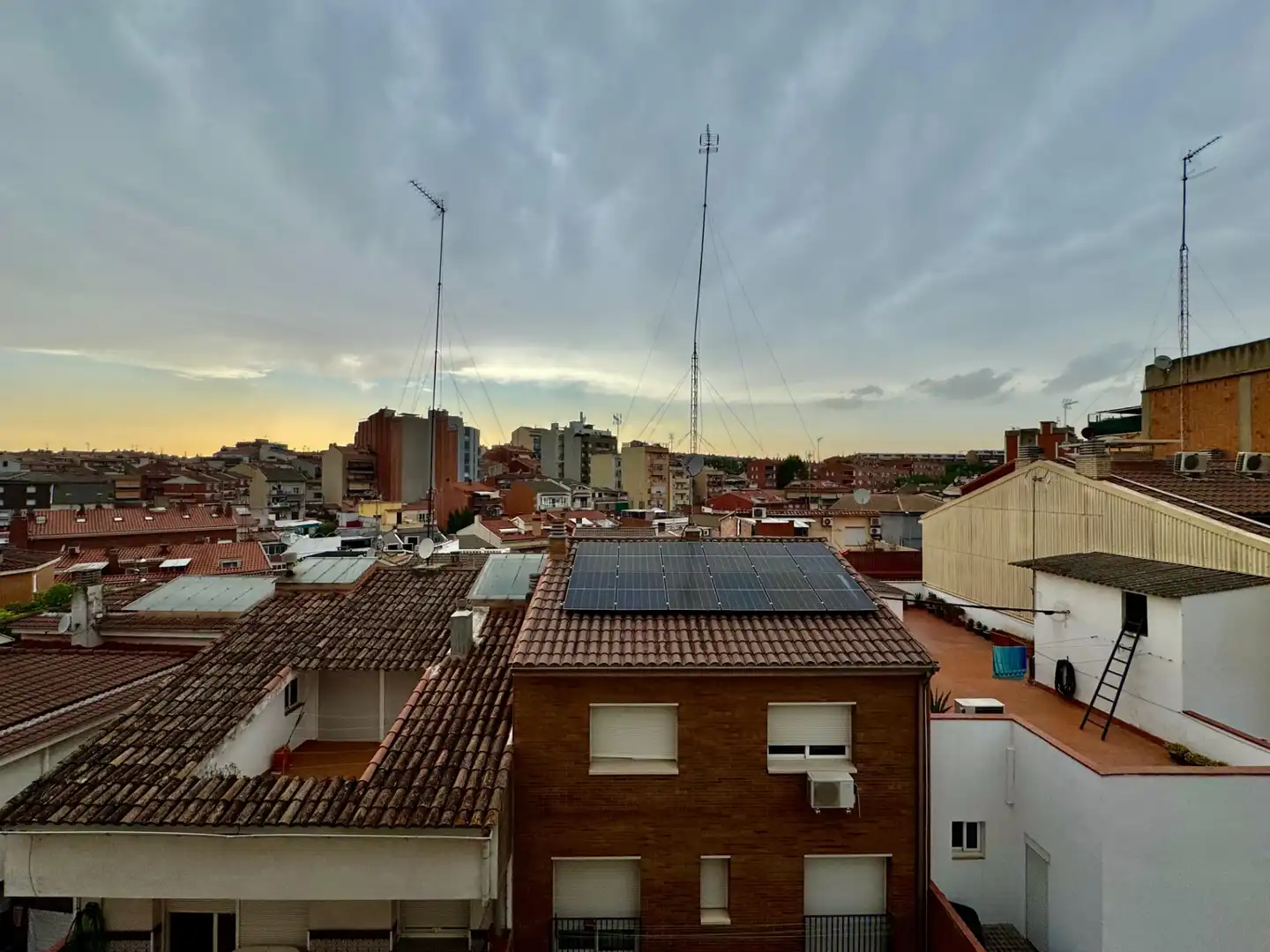 Vista exterior de Pis en venda en Rubí amb Aire condicionat, Calefacció i Parquet