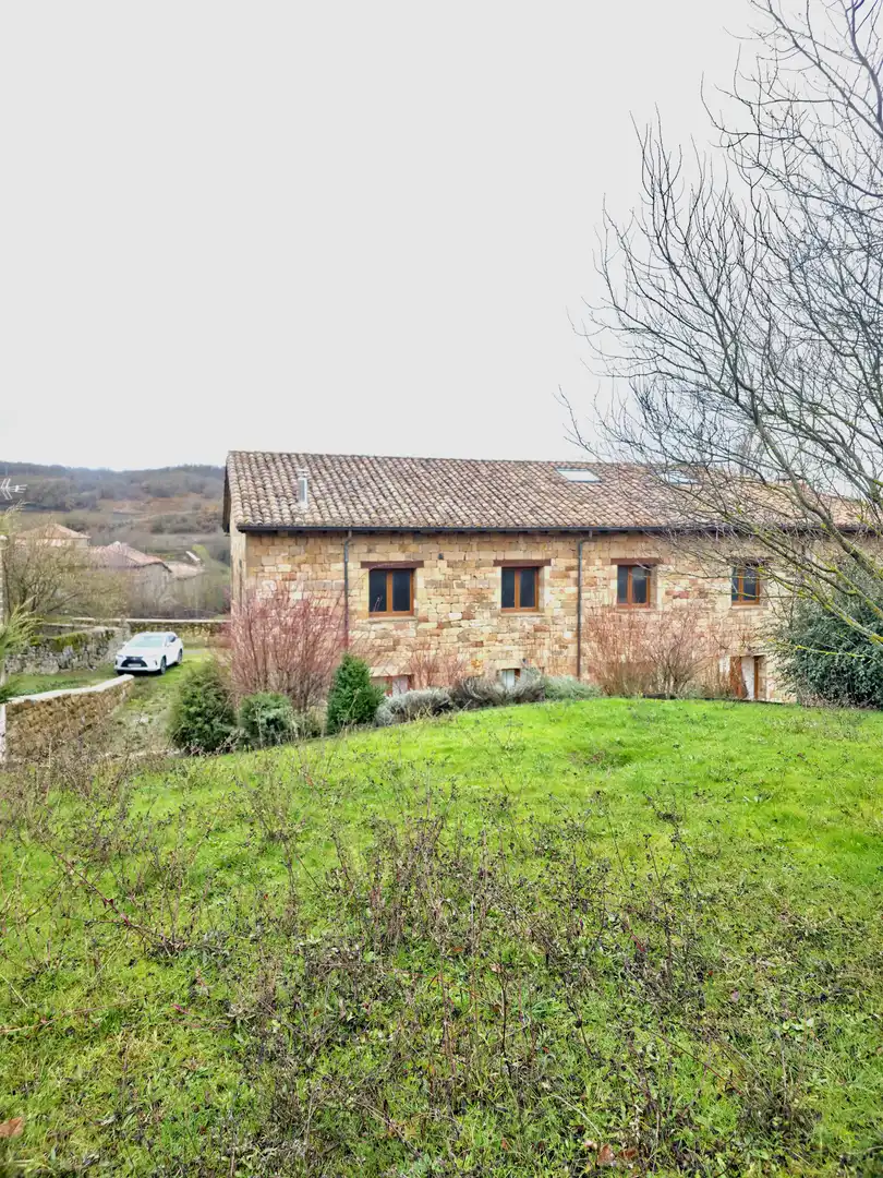 Vista exterior de Casa o xalet en venda en Aguilar de Campoo amb Calefacció, Jardí privat i Moblat