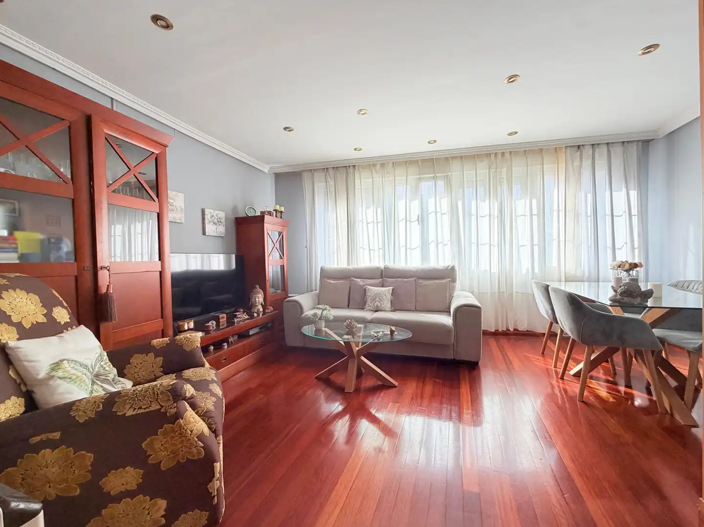 Wohnzimmer von Wohnung zum Verkauf in Avilés mit Parkett, Abstellraum und Möbliert