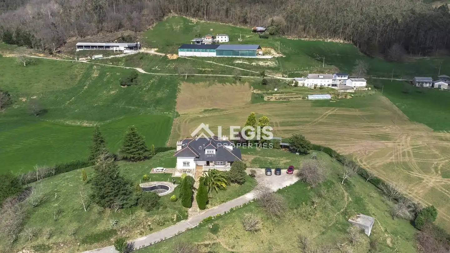 Casa o xalet en venda en Valdés - Luarca amb Calefacció, Jardí privat i Terrassa
