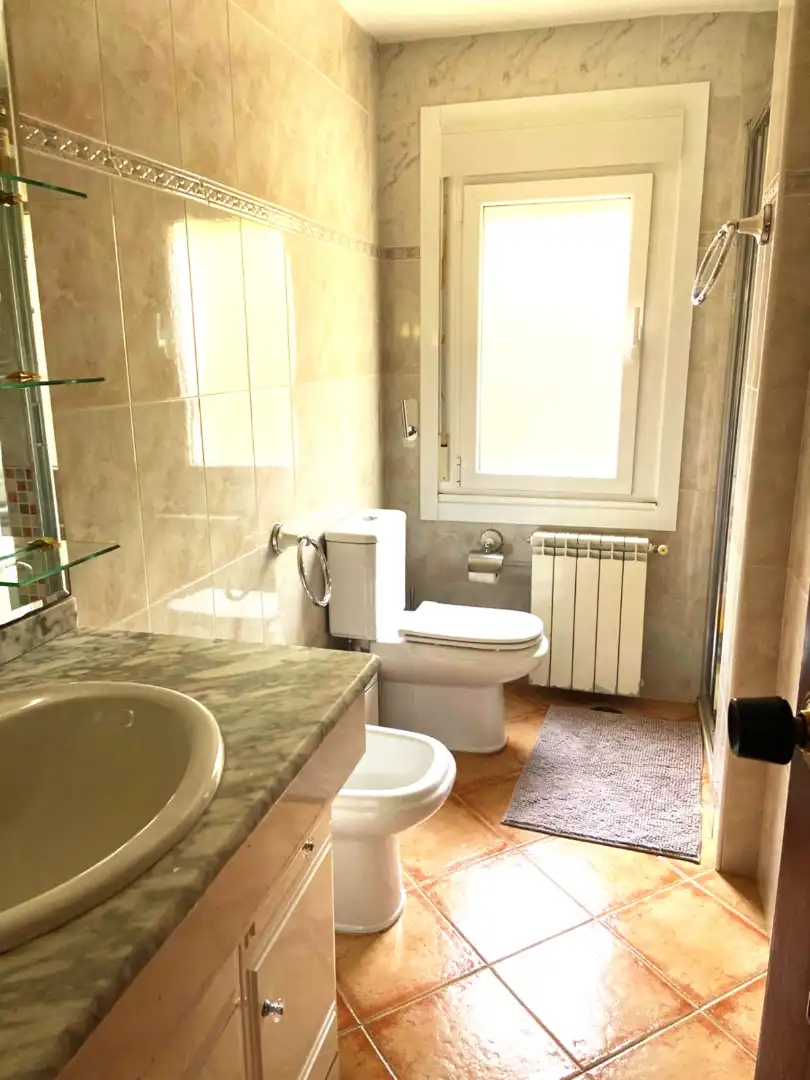 Bathroom of Houses for rent in Cangas   with Heating, Private garden and Terrace