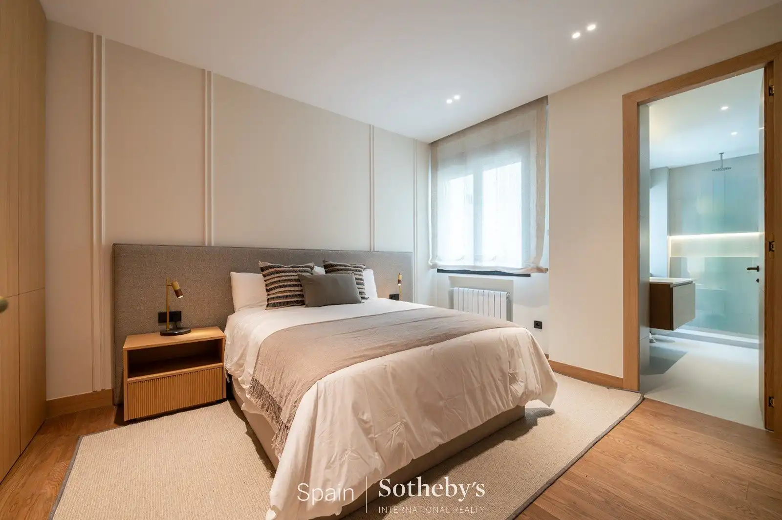 Dormitori de Apartament en venda en Madrid amb Aire condicionat, Calefacció i Terrassa