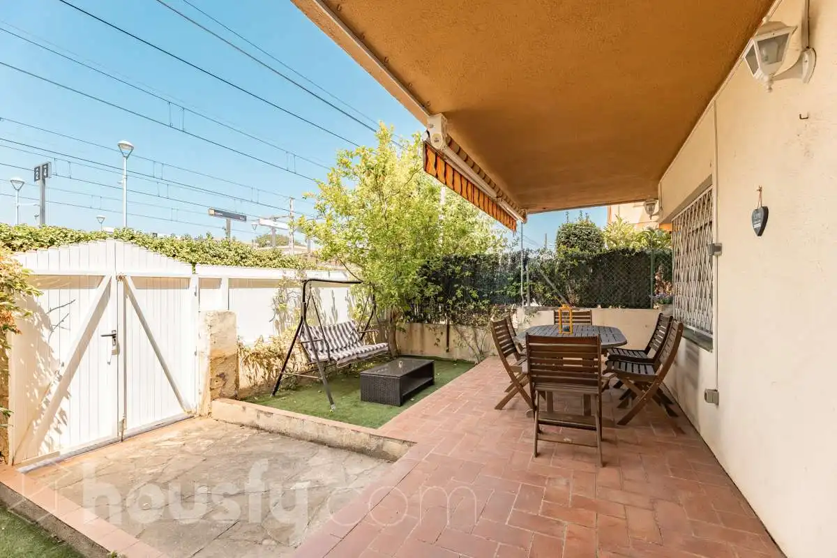 Vista exterior de Planta baja en venta en Cunit con Aire acondicionado, Jardín privado y Trastero