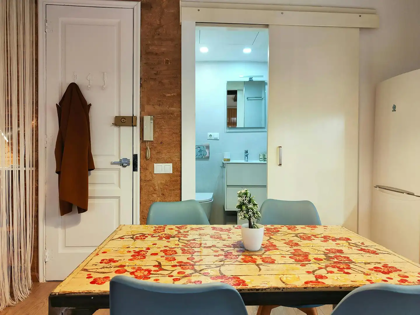 Dining room of Flat for rent in Barcelona  with Air Conditioner, Heating and Washing machine