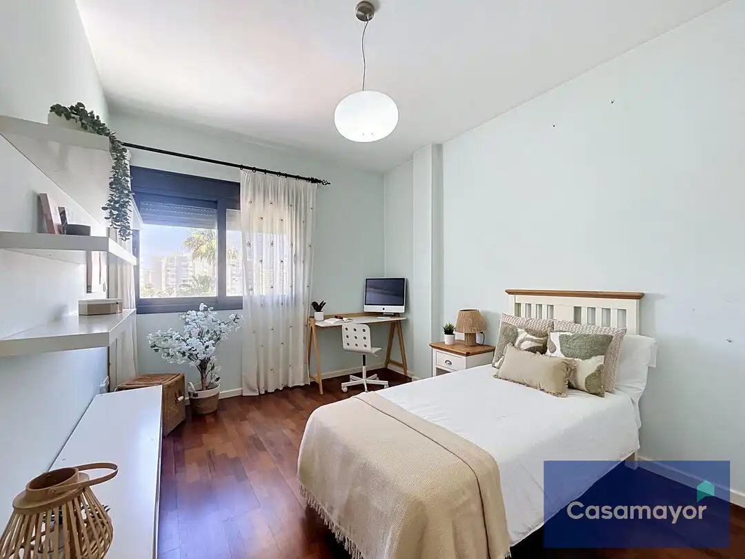 Dormitori de Casa o xalet en venda en Alicante / Alacant amb Aire condicionat, Calefacció i Jardí privat