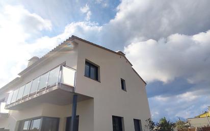 Vista exterior de Casa adosada en venda en Calonge amb Aire condicionat, Calefacció i Jardí privat