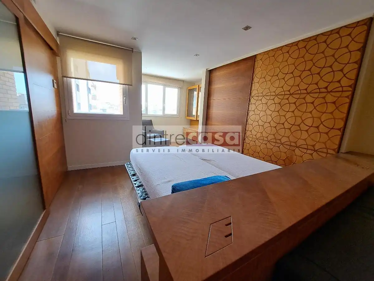Schlafzimmer von Loft zum Verkauf in Barcelona mit Heizung und Ofen