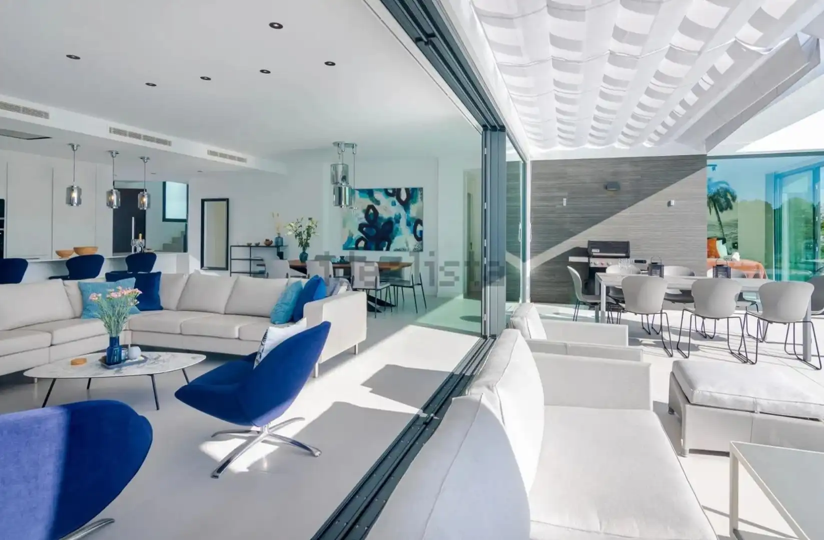 Sala d'estar de Casa o xalet en venda en Marbella amb Aire condicionat, Jardí privat i Terrassa