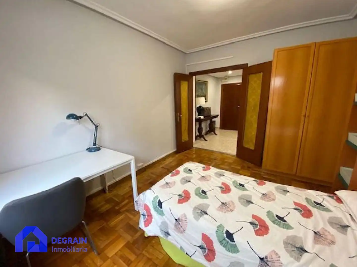 Schlafzimmer von Erdgeschoss zur Miete in Oviedo  mit Abstellraum und Möbliert