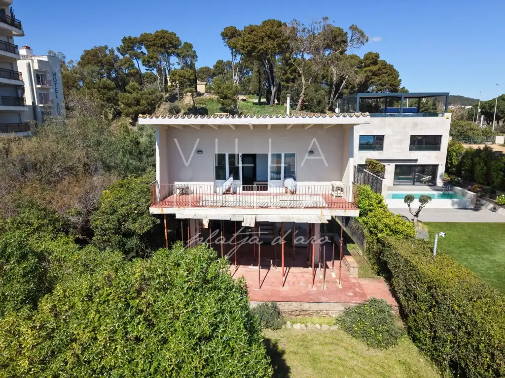 Vista exterior de Casa o xalet en venda en Calonge i Sant Antoni amb Jardí privat i Terrassa