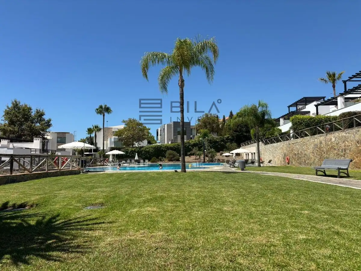 Piscina de Casa adosada en venta en Marbella con Aire acondicionado, Terraza y Trastero
