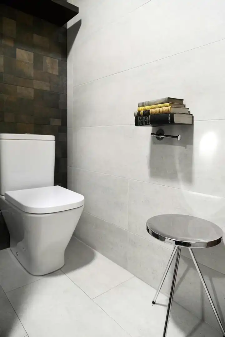 Room in N/A, Las Águilas