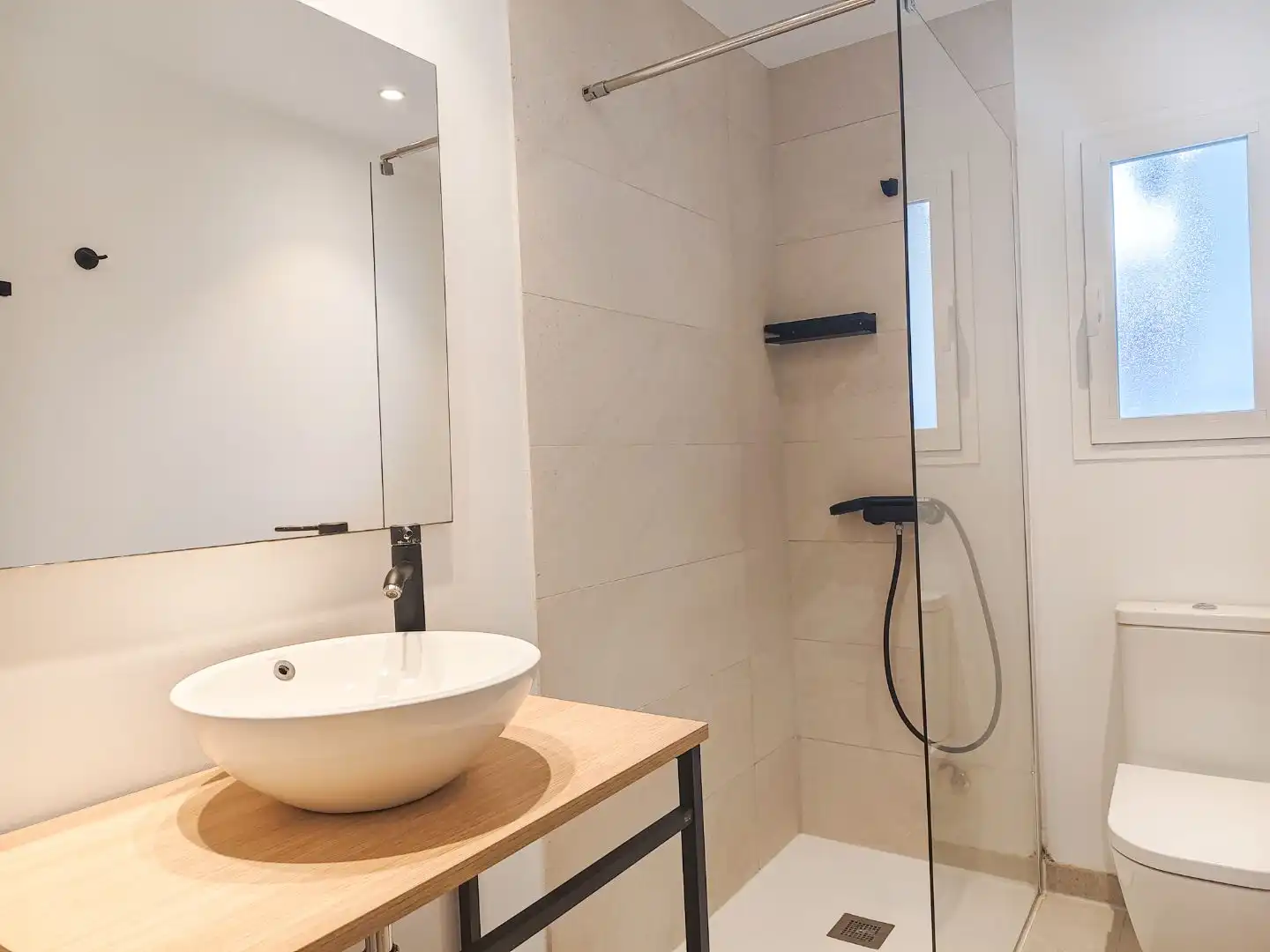 Bathroom of Flat for rent in  Palma de Mallorca  with Air Conditioner, Terrace and Balcony