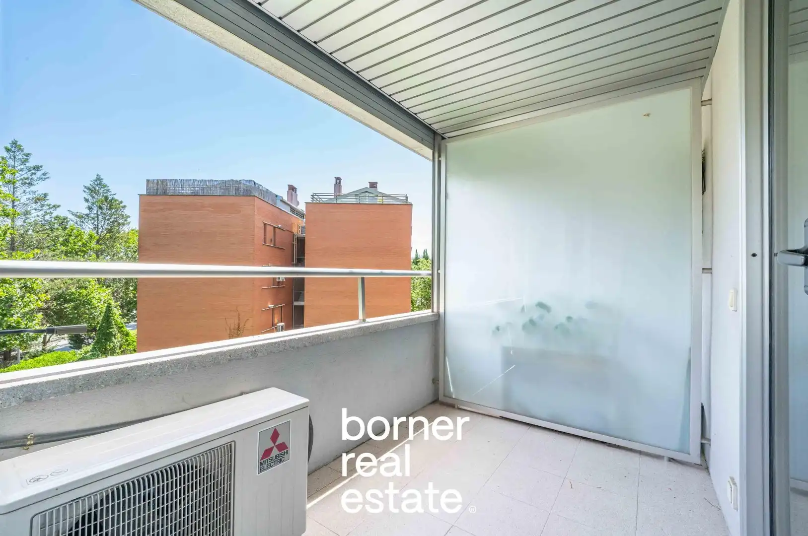 Vista exterior de Piso en venta en Sant Cugat del Vallès con Aire acondicionado, Calefacción y Jardín privado
