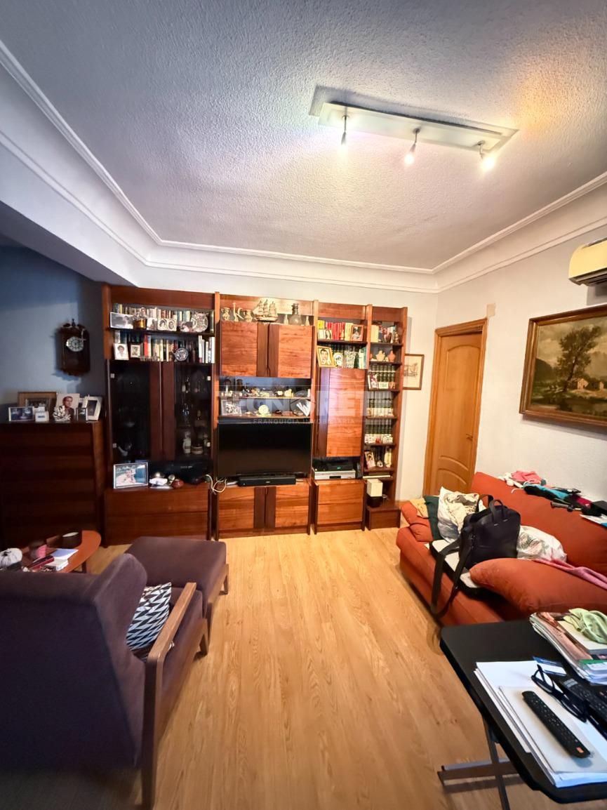 Sala d'estar de Pis en venda en  Madrid Capital amb Aire condicionat, Calefacció i Balcó