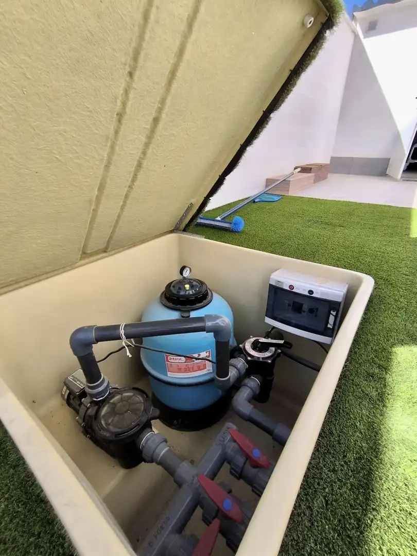 Piscina de Casa o chalet en venta en Umbrete con Aire acondicionado, Parquet y Trastero