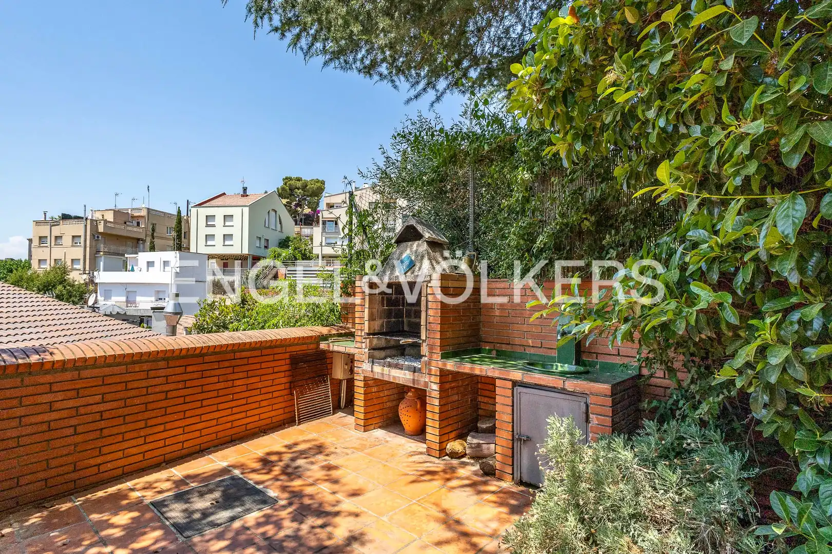 Vista exterior de Casa o chalet de alquiler en Esplugues de Llobregat con Aire acondicionado, Calefacción y Jardín privado