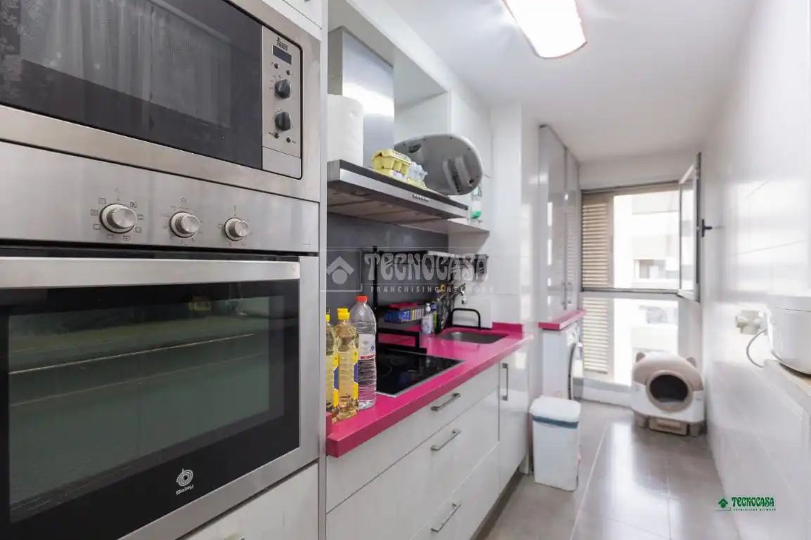 Küche von Wohnung zum Verkauf in Almería mit Klimaanlage