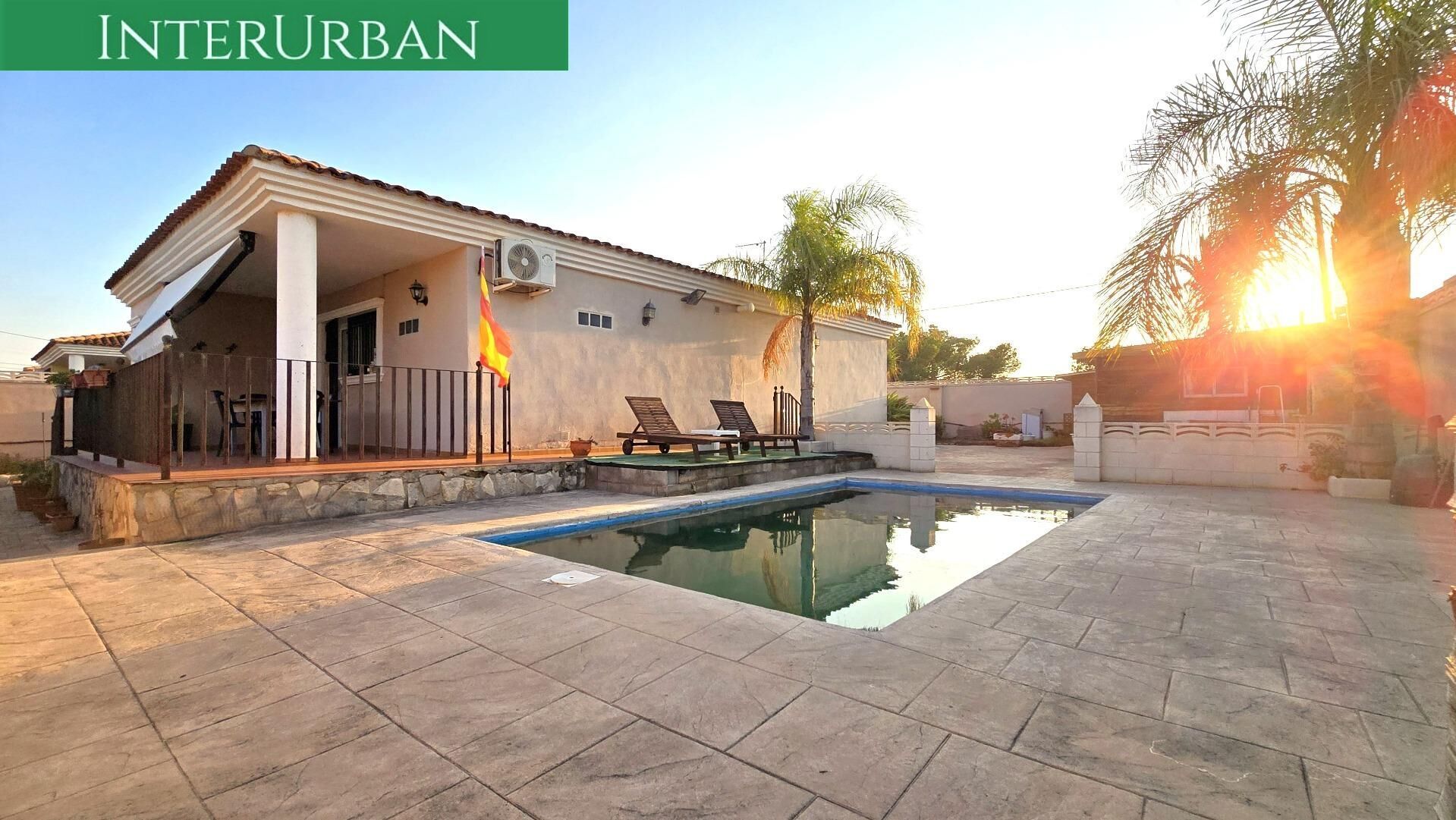 Vista exterior de Casa o xalet en venda en Llíria amb Aire condicionat, Jardí privat i Terrassa