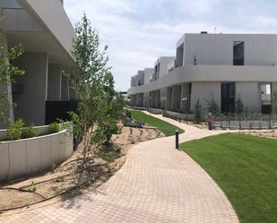 Exterior view of Flat for sale in Pozuelo de Alarcón  with Air Conditioner, Terrace and Balcony