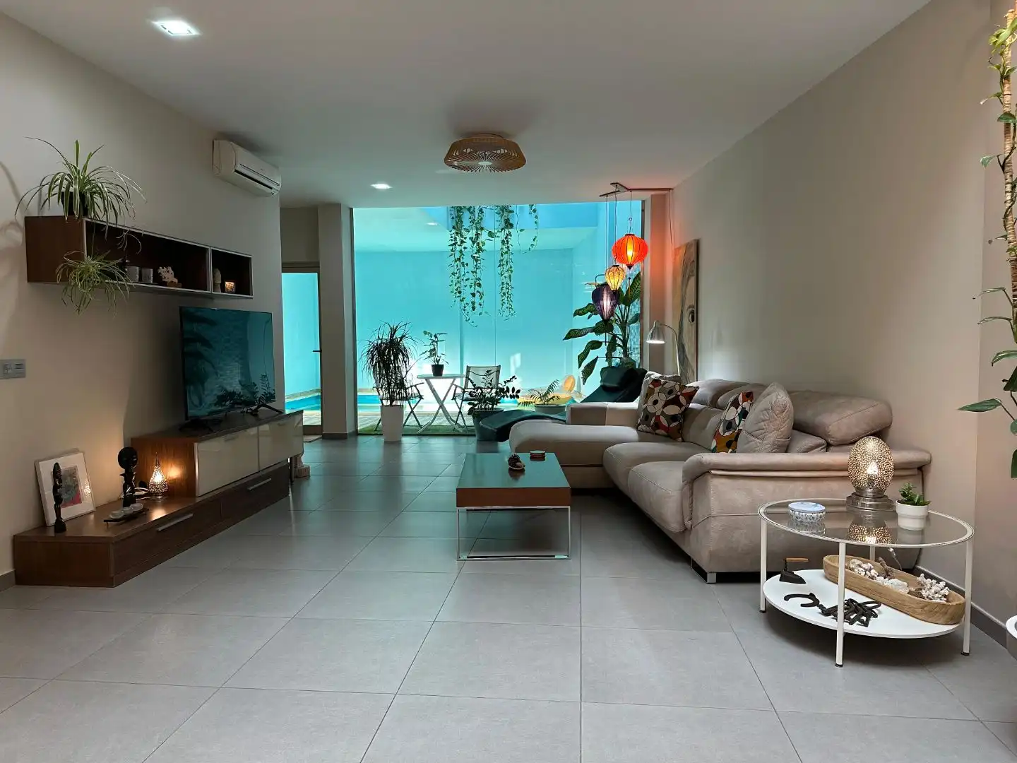 Sala d'estar de Casa o xalet en venda en Santa Lucía de Tirajana amb Aire condicionat, Terrassa i Piscina