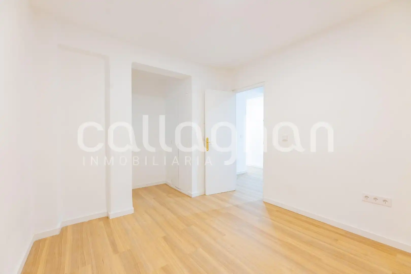 Piso en venta en Valencia con Balcón